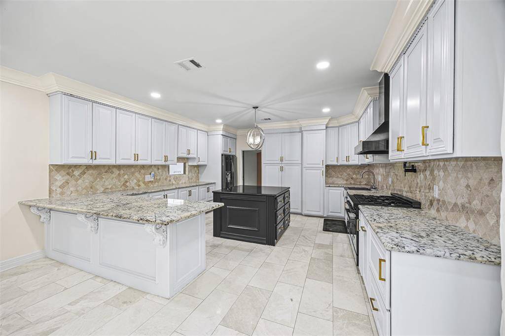 Open living space elevated 9 ft high-cielingOpen Living space elevated 9 ft cielingOpen kitchen space elevated 9 ft cieling.
