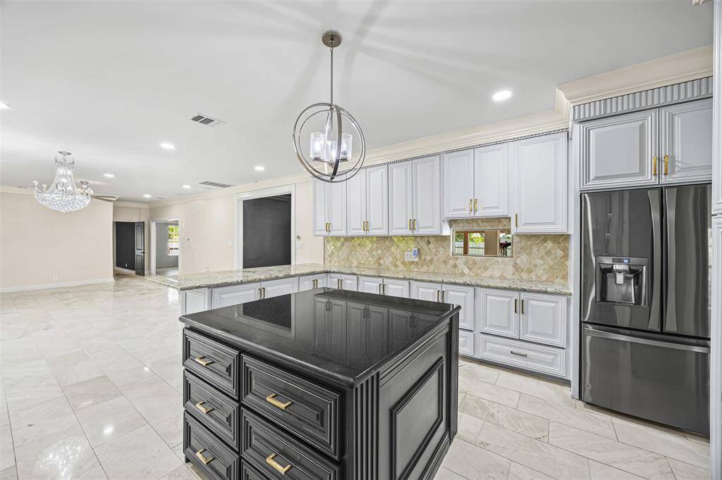 open Living space elevated 9 ft high-cielingOpen kitchen space elevated 9 ft cieling. Step inside to a chef’s dream kitchen featuring custom-built cabinets (5/8 to 3/4” plywood), stainless steel appliances, a farmhouse sink, breakfast bar, and a gourmet island perfect for entertaining.Step inside to a chef’s dream kitchen featuring custom-built cabinets (5/8 to 3/4” plywood), stainless steel appliances, a farmhouse sink, breakfast bar, and a gourmet island