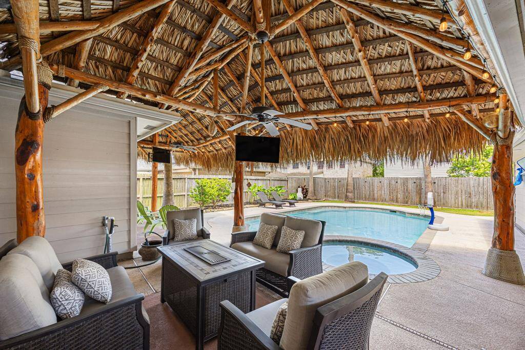 Your very own Pearland palapa!