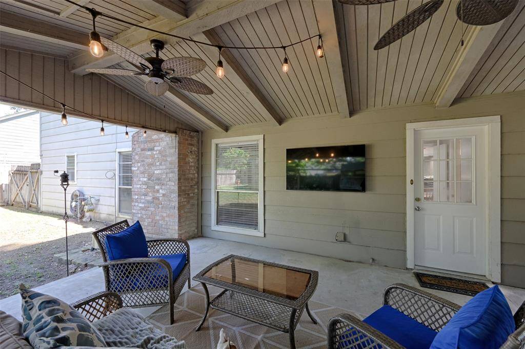 If you are looking for a home with an outdoor entertainment space, look no further because you have found it.