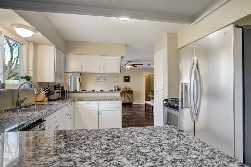 Close up of granite countertops. Lots of counter space for your culinary adventures!