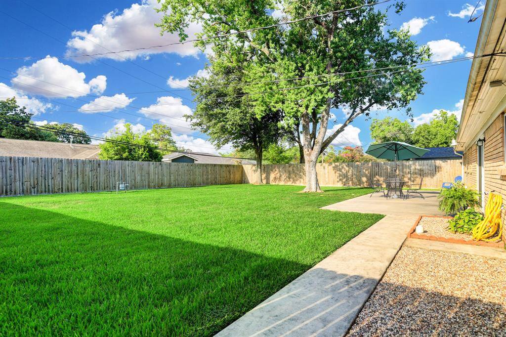 Awesome backyard is massive! You will be blown away by this back yard space! It it is incredible! Plenty of sun but it has nice shade trees too!!!