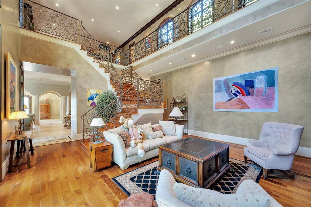 Another view of the family room with abundant wall space for the art enthusiast. This room is conveniently situated with access to the kitchen, formal living room, upstairs gameroom, and garage.
