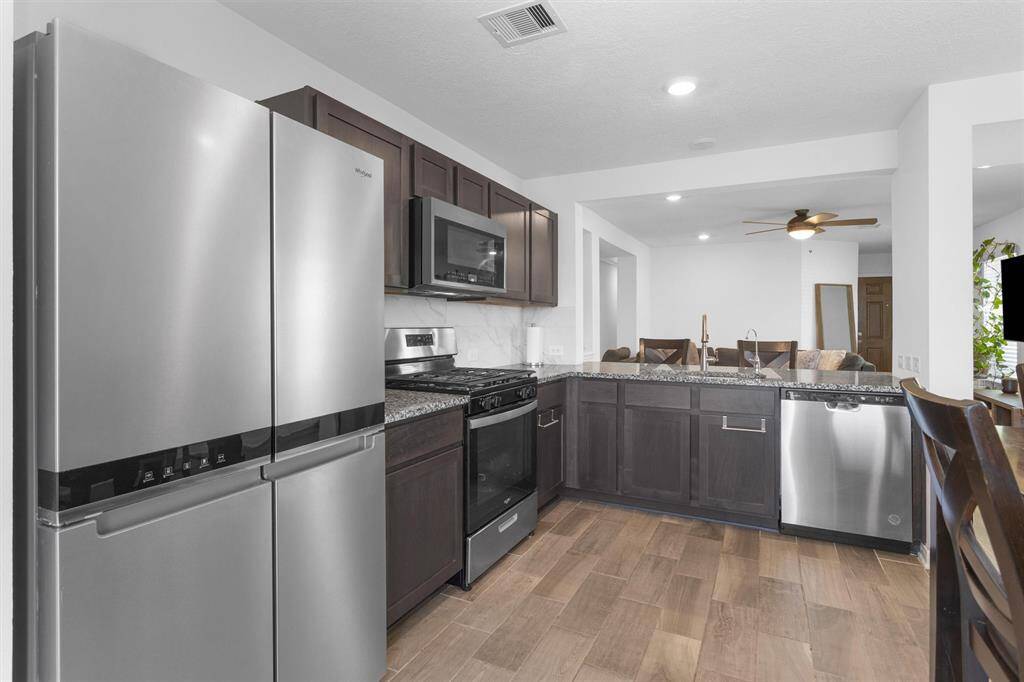 The ample counter space makes preparing a meal simple!