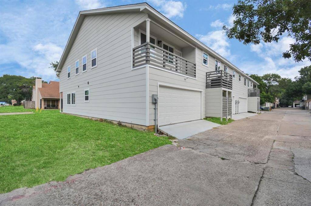 Attached 2 car garage