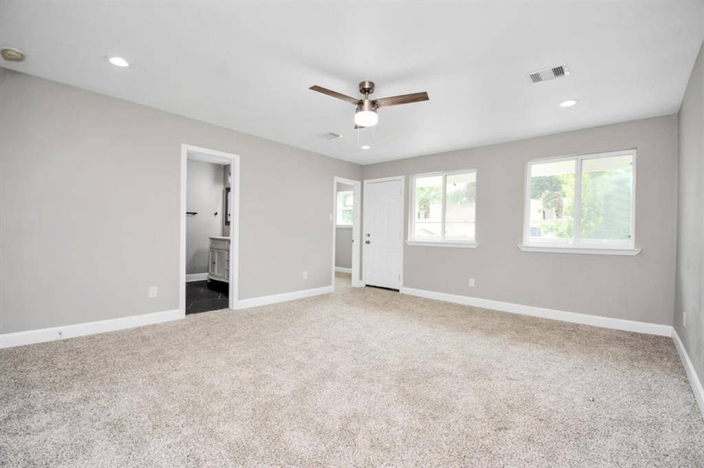 Primary Bedroom w/ ensuite bathroom and closet