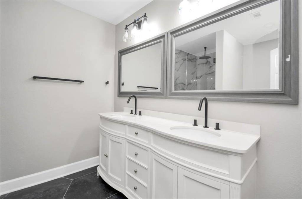 Primary Bedroom ensuite bathroom