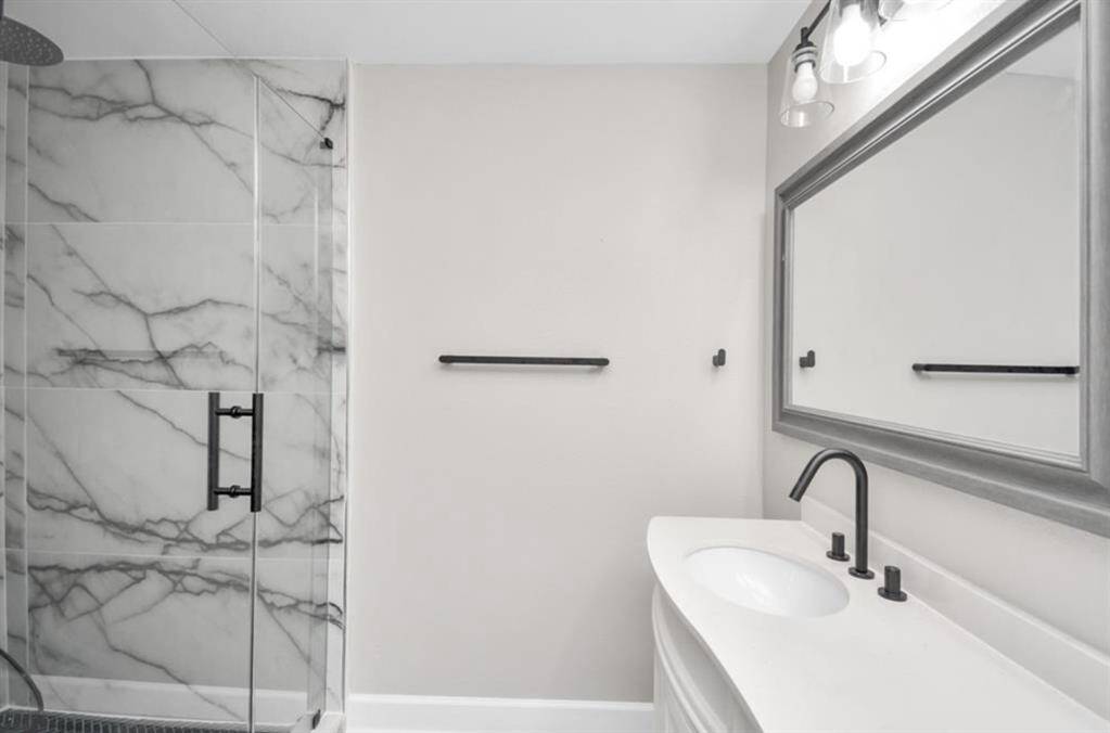 Primary Bedroom ensuite bathroom