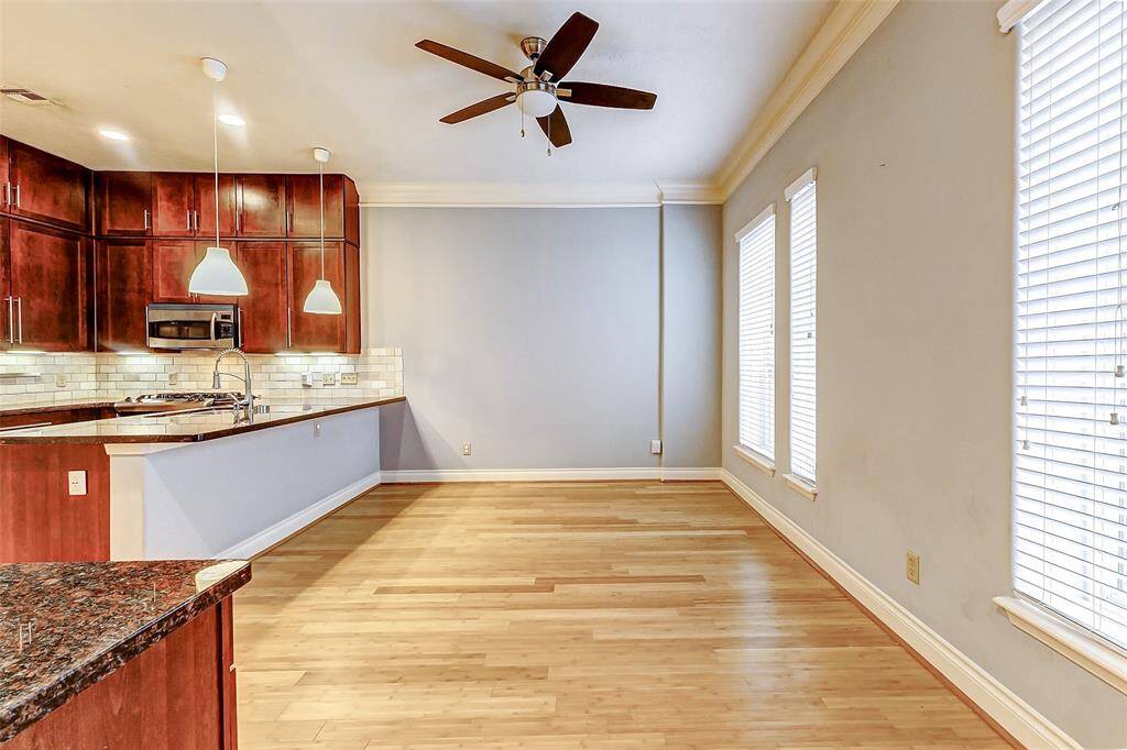 Just off of the kitchen is thedining area, where you can enjoyyour morning coffee whilebasking in the natural lightstreaming through the largewindows. Whether you're savoring aleisurely meal or catching upwith loved ones, this cozy spaceoffers a tranquil retreat within theheart of the home.