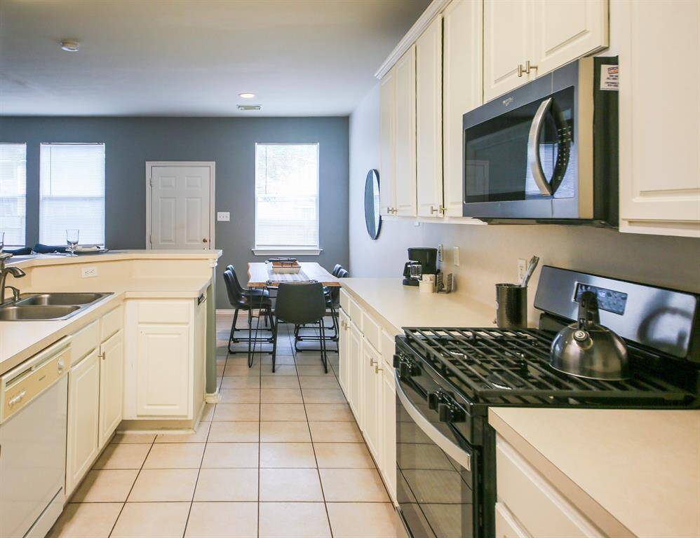 GALLEY KITCHEN