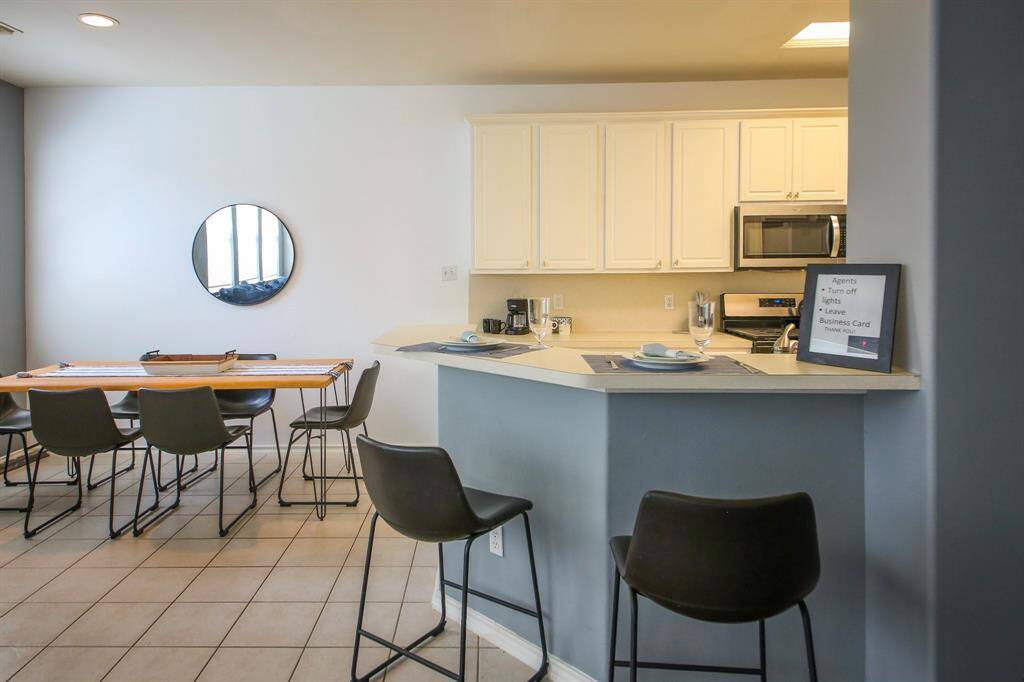 BREAKFAST BAR