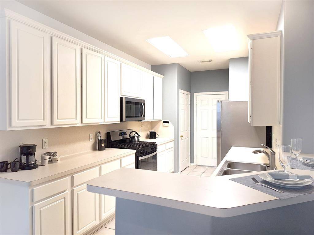 OPEN KITCHEN WORK AREA