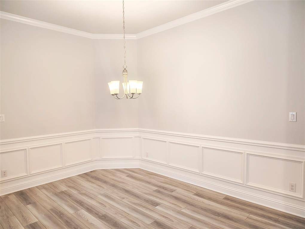 FORMAL DINING