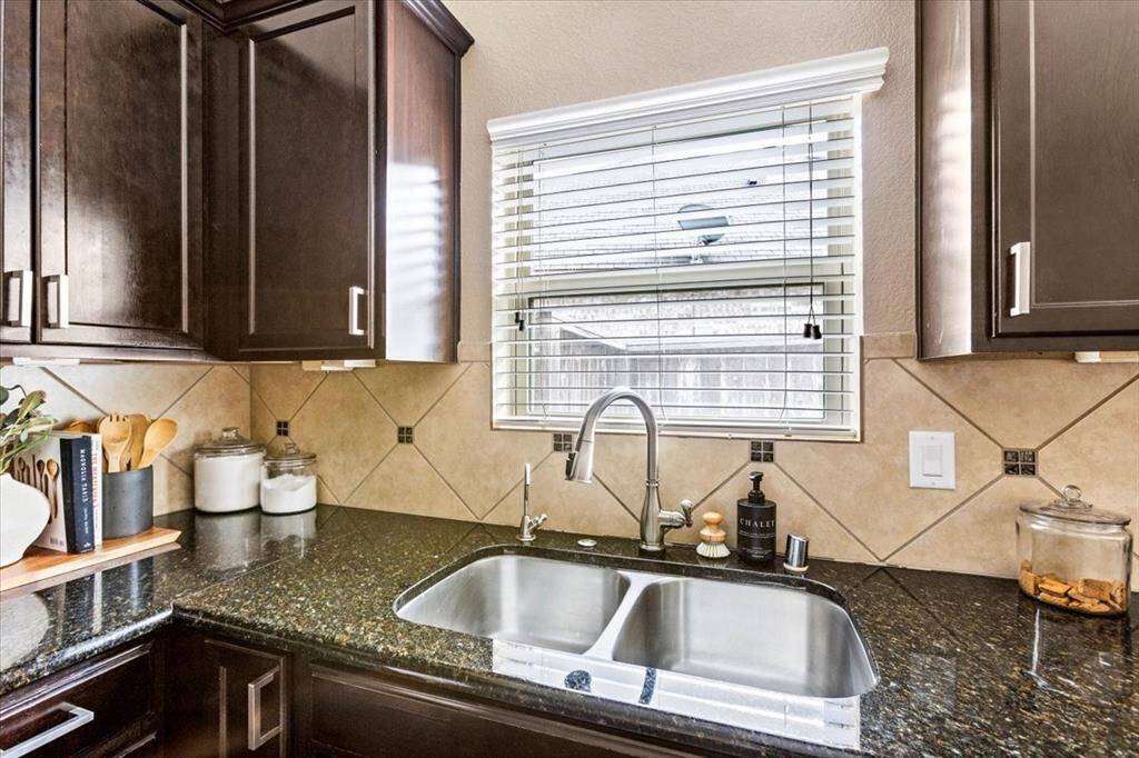 Updated windows and 2 inch blinds throughout