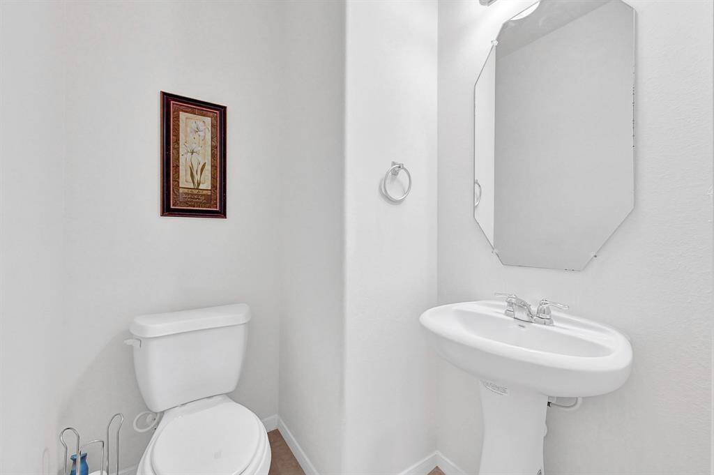 1/2 bath room on 1st floor