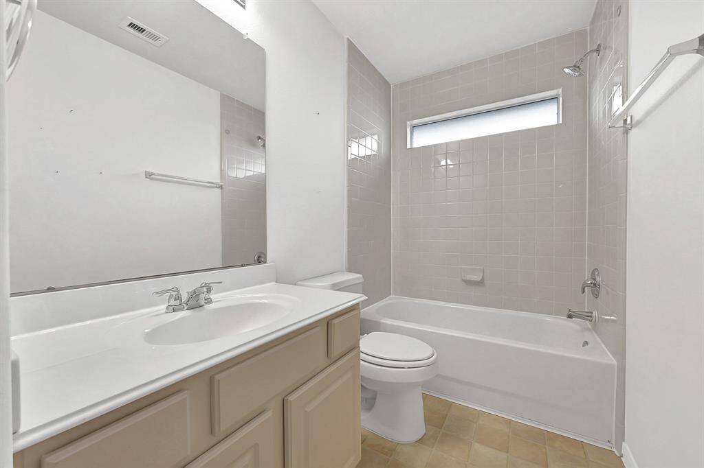 2nd bathroom on 2nd floor