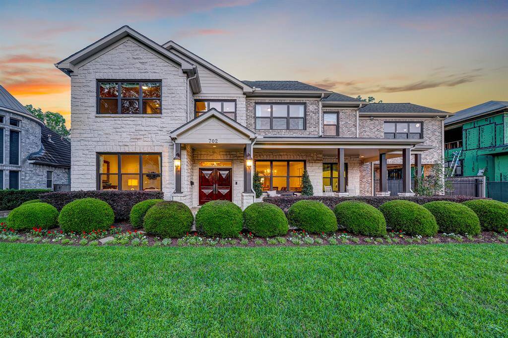 702 Mulberry on almost one acre inside the Loop