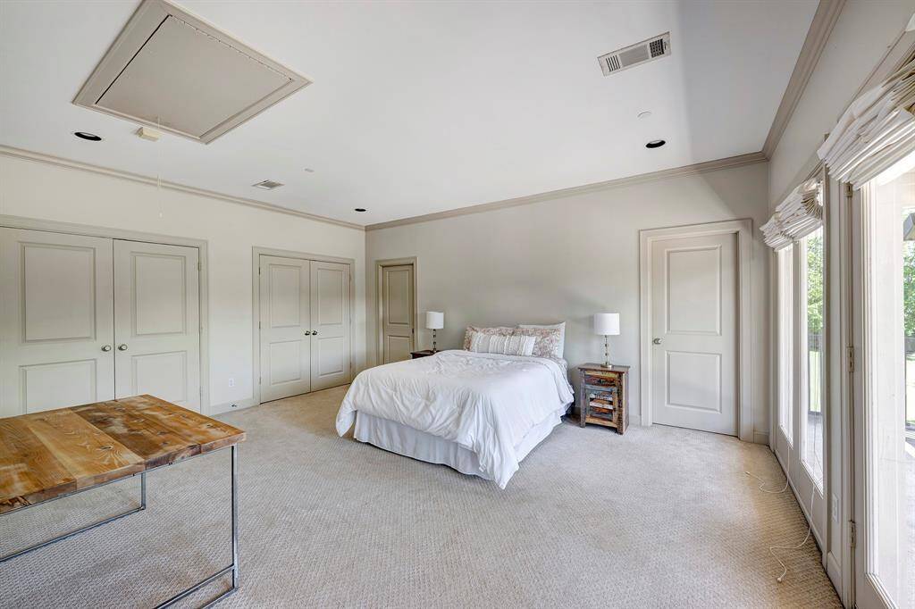 Garage apartment living room with full kitchen