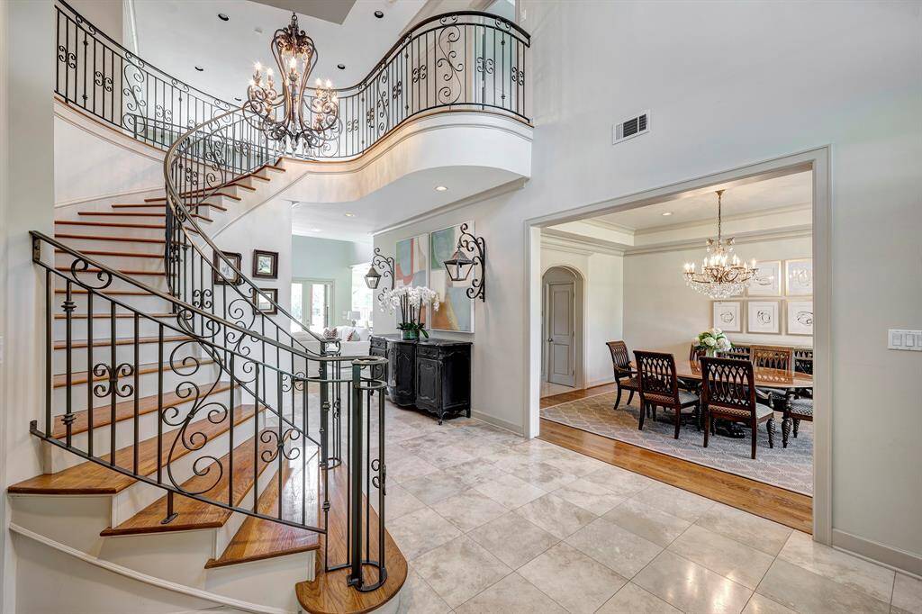 Grand entrywaywith double-height ceiling