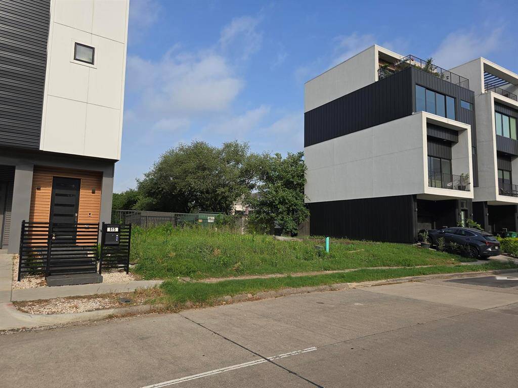 Come claim your piece of DOWNTOWN Houston
