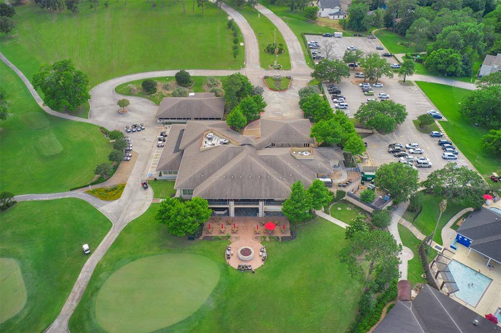 Enjoy the proximity of the April Sound clubhouse, pools and amenities!