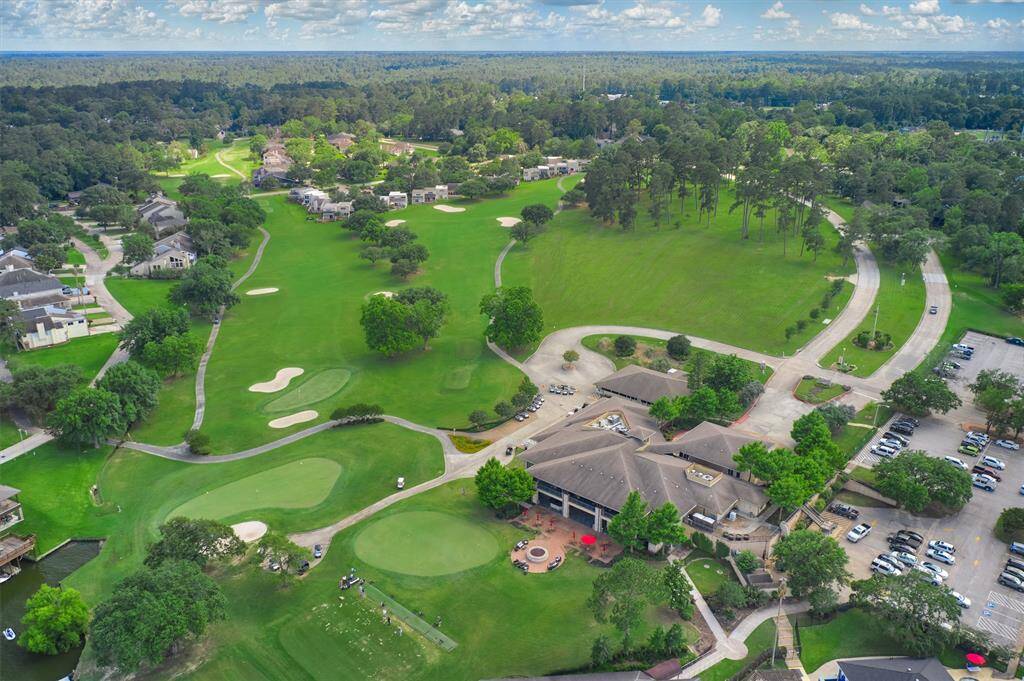 If you enjoy golfing or being in a golf course community, this is the place for you!