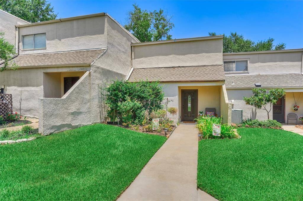 This is your chance to own an immaculately maintained townhome in the highly sought-after Lake Conroe gated community of April Sound!