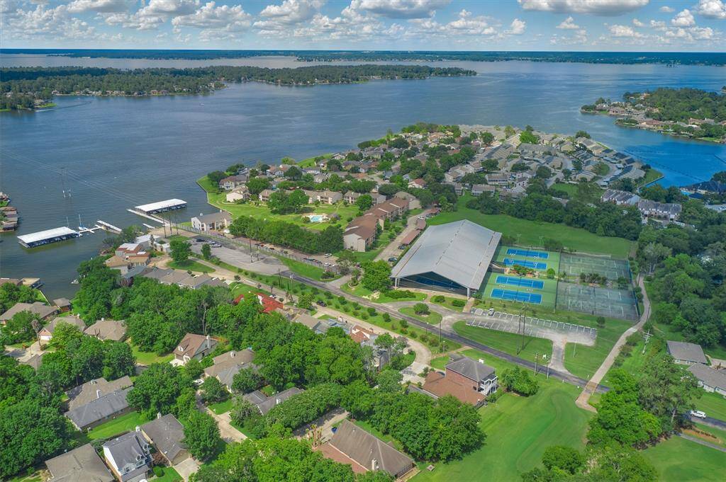 Buy the home *and* the lifestyle in this premier, 24/7 manned/gated community on Lake Conroe!