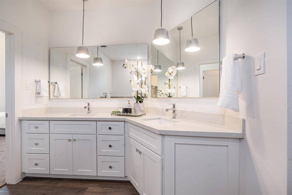 Primary Bath Quartz Countertops. Model Home Finishes may vary.