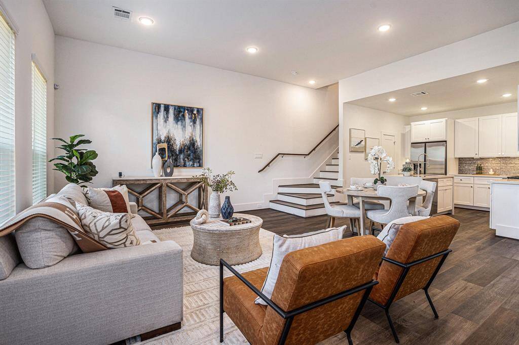 Model Home. Same floor plan. Finishes of home may vary.