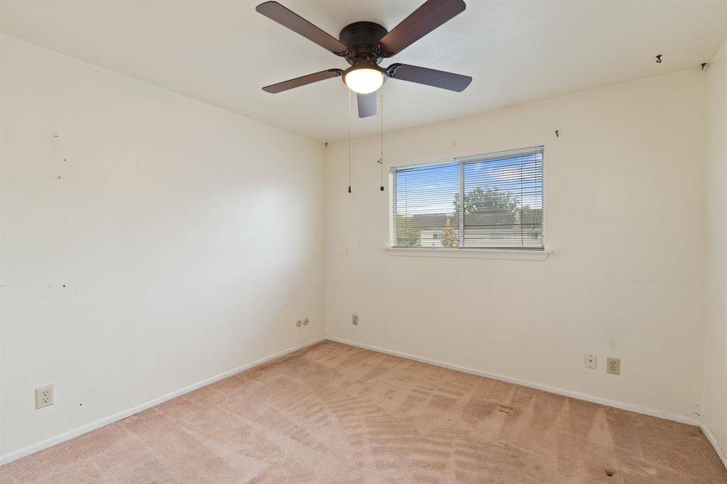Spacious Bedroom! A cozy retreat with plenty of natural light and ample space.