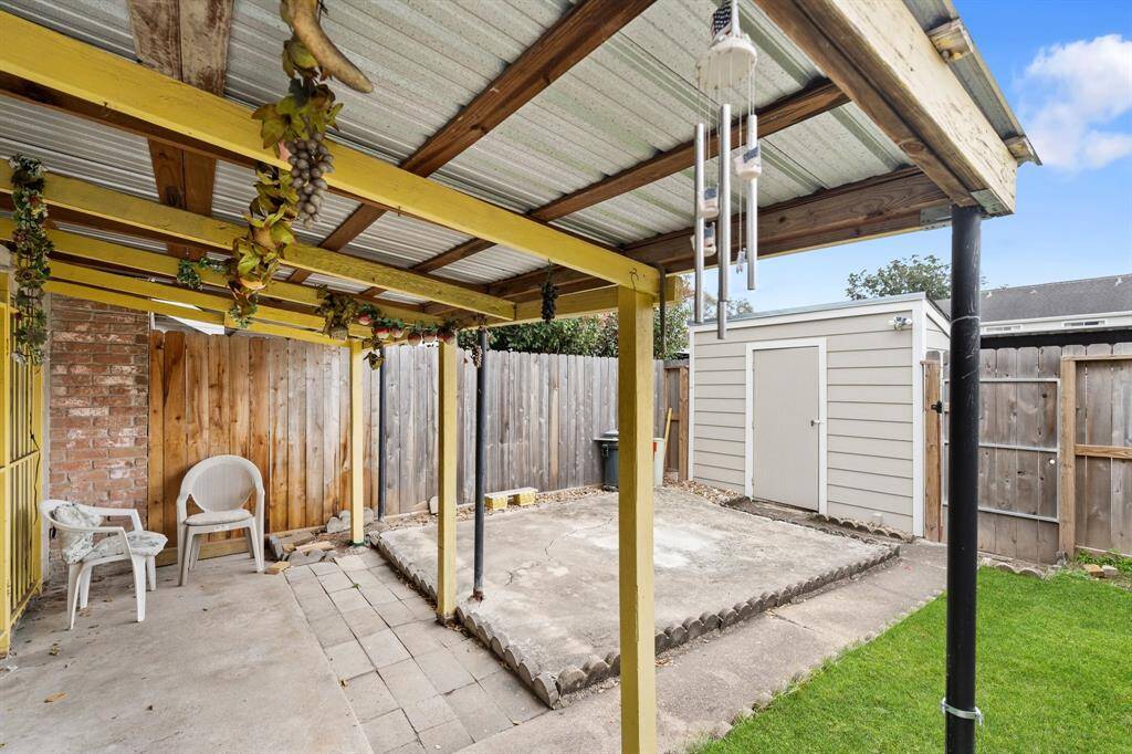 Private Backyard & Patio! NO BACK NEIGHBORS! Enjoy privacy and outdoor space for entertaining.
