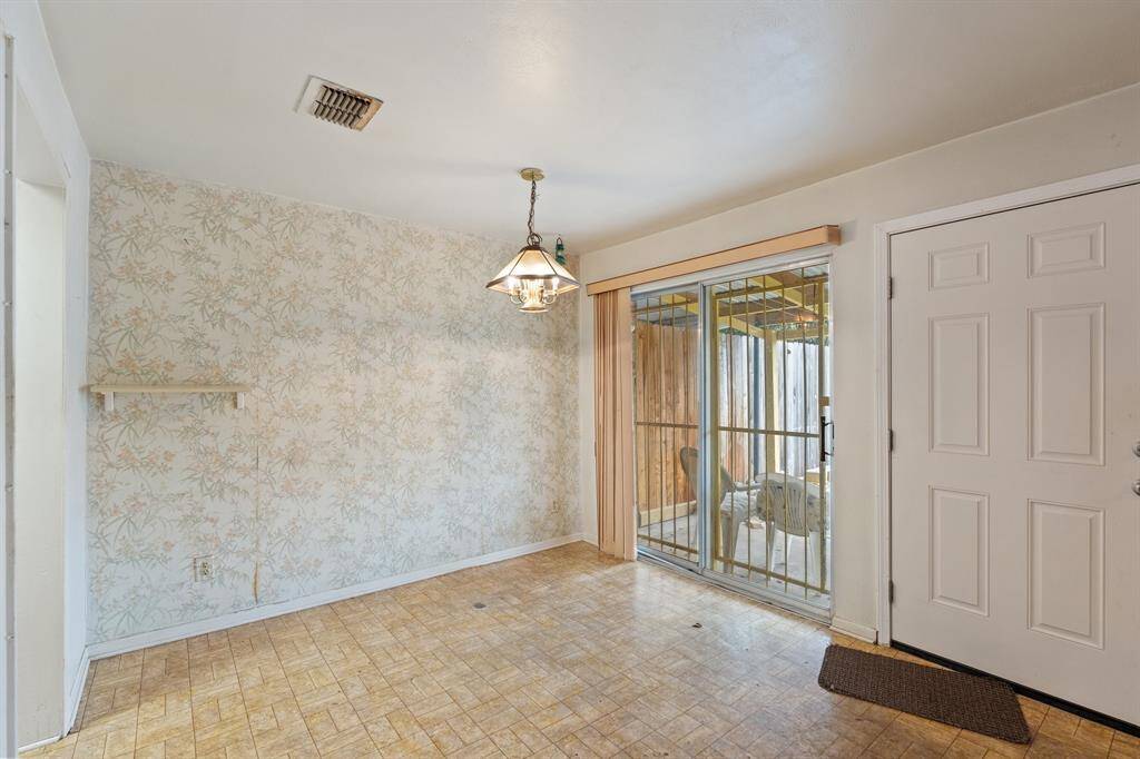 Bright & Airy Dining Area! The sliding glass door leads to the yard, bringing in ample natural light for a refreshing atmosphere.