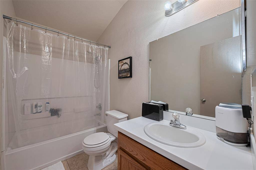 secondary bathroom