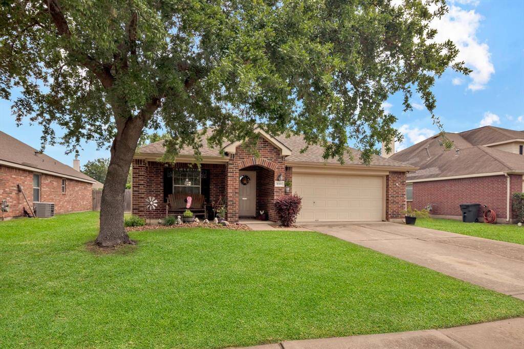Welcome to 8318 Tarragon!