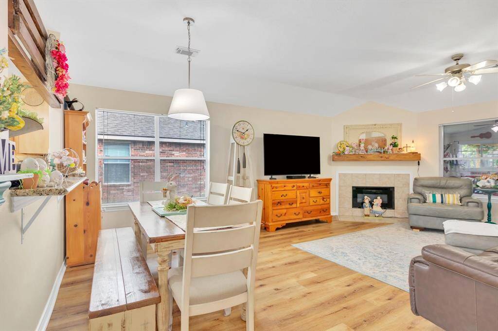 Beautiful, neutral laminate flooring