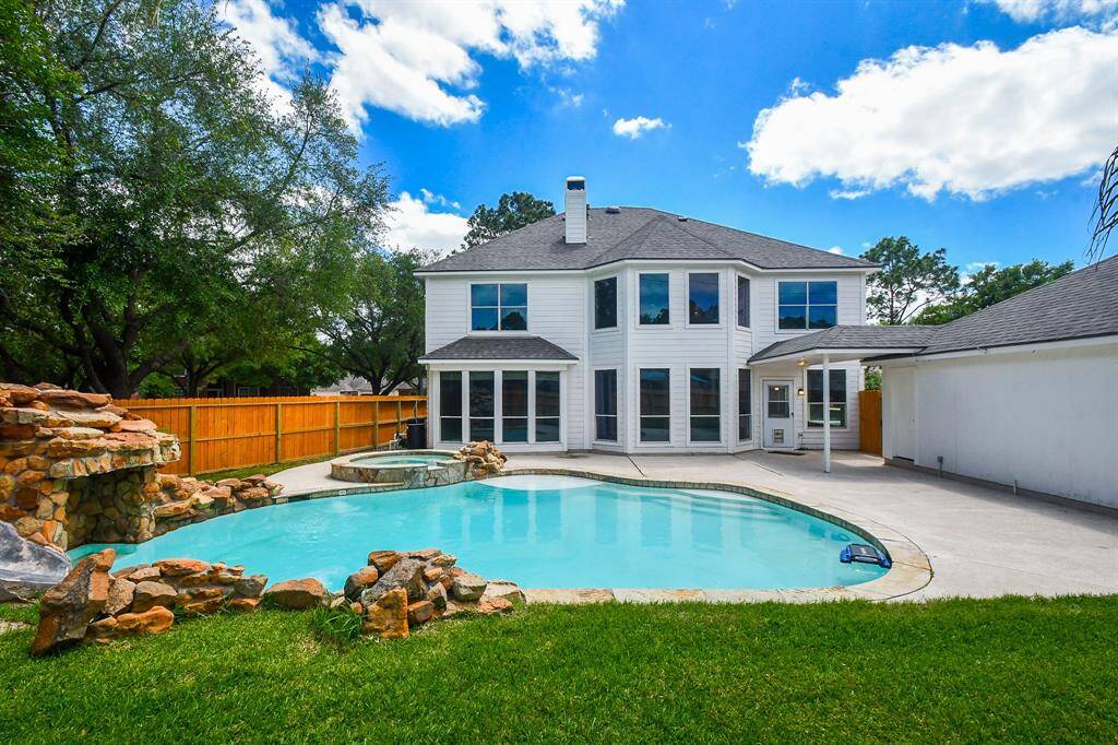 Great backyard for entertaining