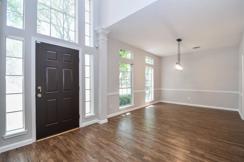 wood-look tile flooring