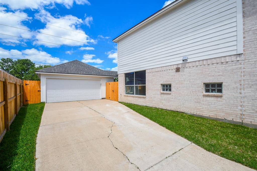 2 car detached garage
