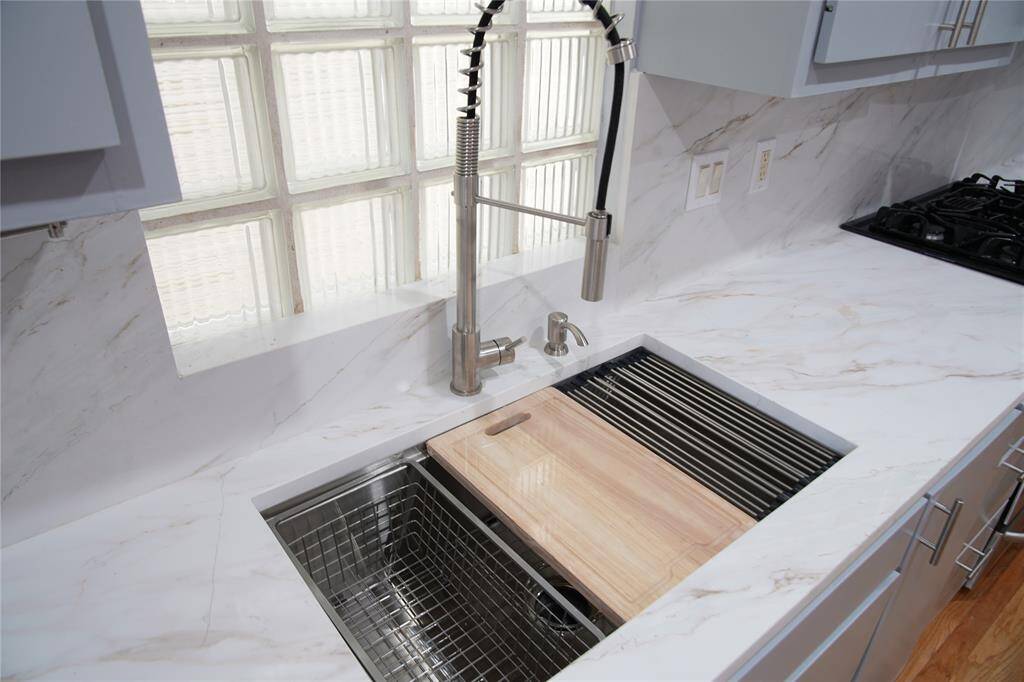 Kitchen features beautiful quartz countertops and brand new sink and faucet.