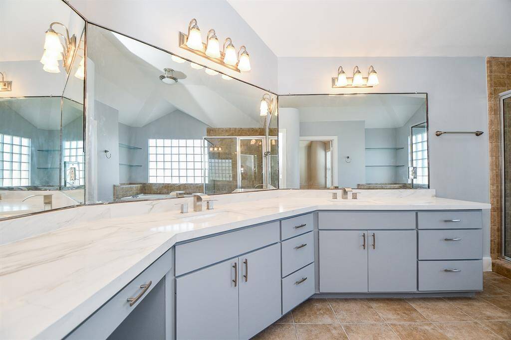 Check out the convenient three-way mirror.