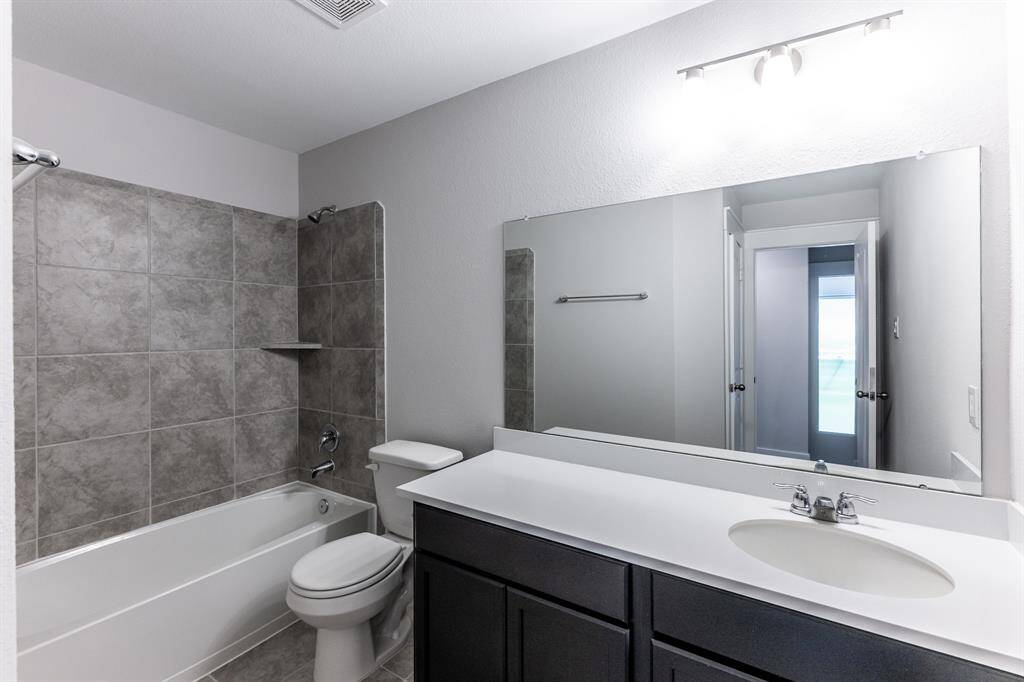Full bath upstairs