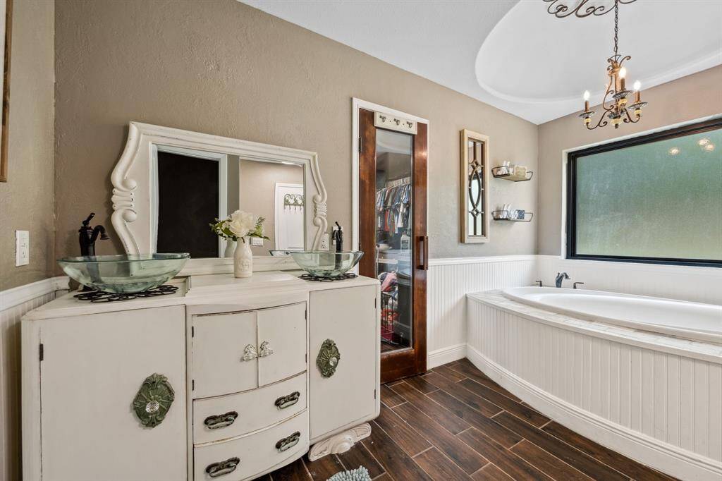 Love this antique vanity, bowl sinks and large soaking tub in the master bath!