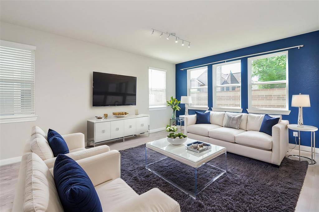 The well-defined spaces offer both openness and a sense of individual rooms, providing flexibility for various lifestyles.