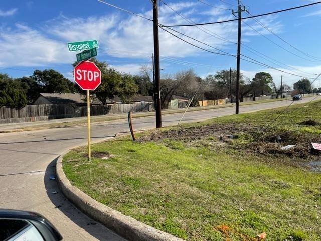 Located at High Traffic Area of Bissonnet & Old Richmond Road
