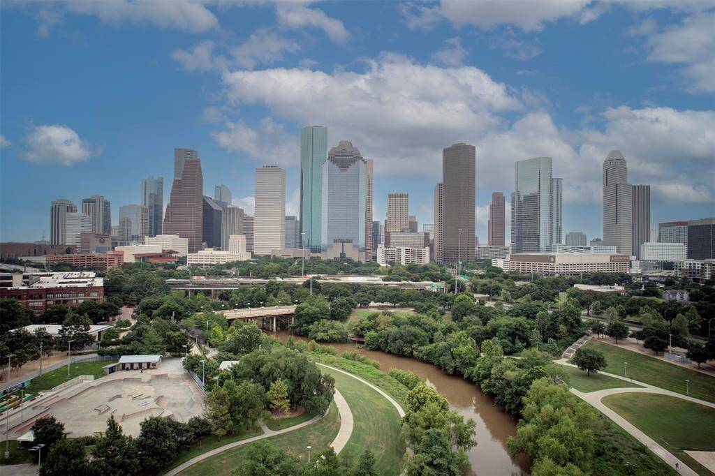 Buffalo Bayou Walking Trail and Dog Park