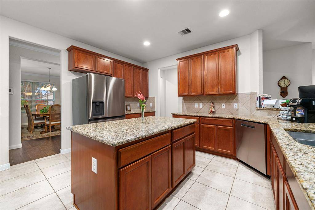 Very functional kitchen with granite counter tops