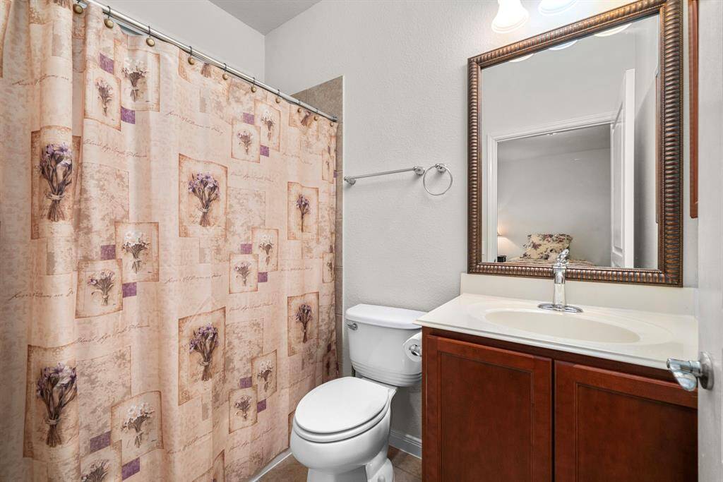 Bedroom number two's private bathroom