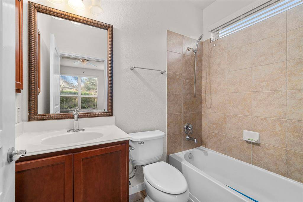 Bedroom number three's private bathroom