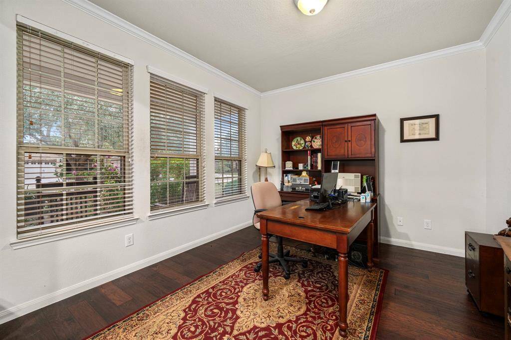 Study/home office to get important work done in privacy